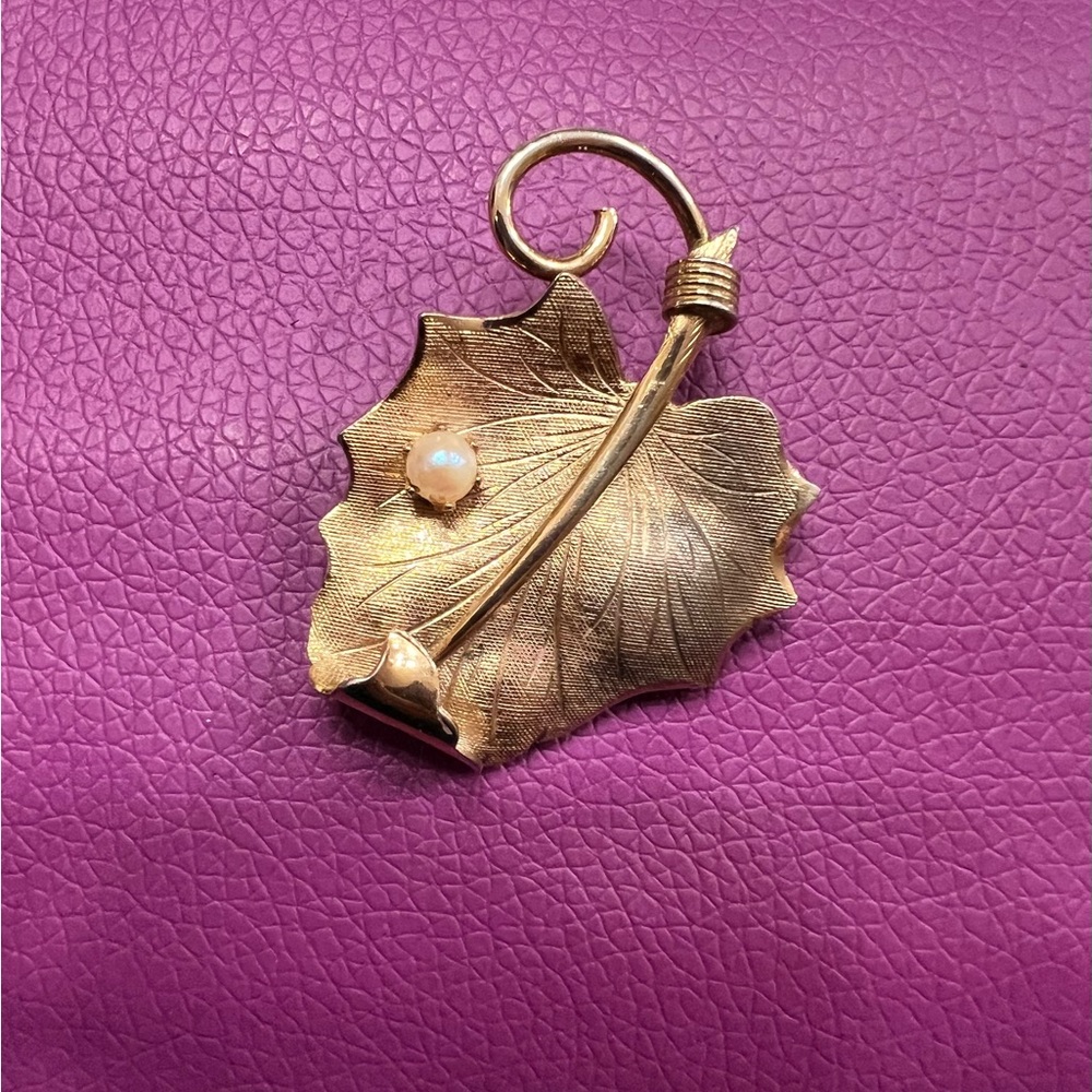 Vintage Texured Leaf With Pearl Gold Tone Brooch, Curled Tip